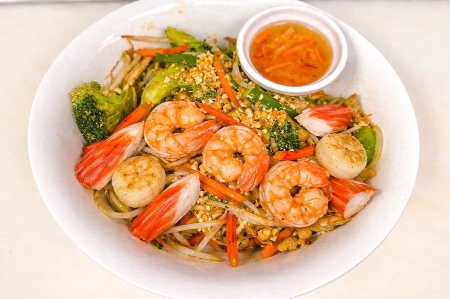 5V. Seafood Stir-Fried with Vegetables / Bún Xào Đồ Biển