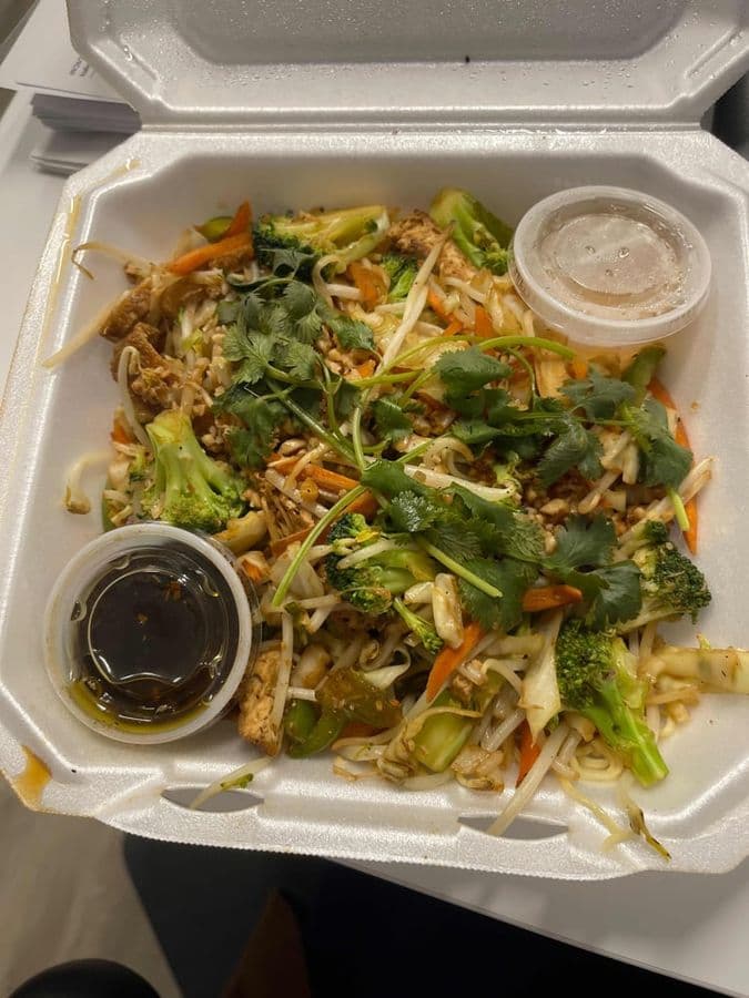 1C. Pan Egg Noodles Stir-Fried with Tofu & Veggies / Mì xào mềm đậu hũ và rau