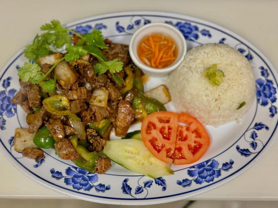 5R. Saigon Pepper Steak / Cơm bò lúc lắc