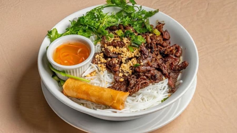 2V. Rice Vermicelli with Grilled Pork & Egg Roll / Bún thịt nướng chả giò