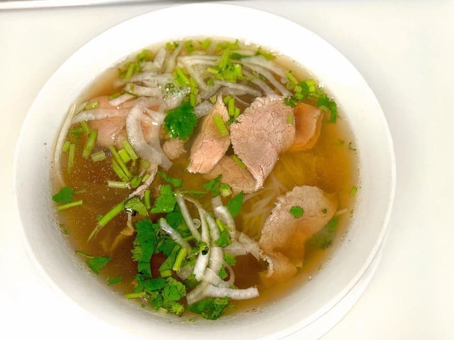 1P. Noodle Soup with Eye Round Steak / Phở Tái