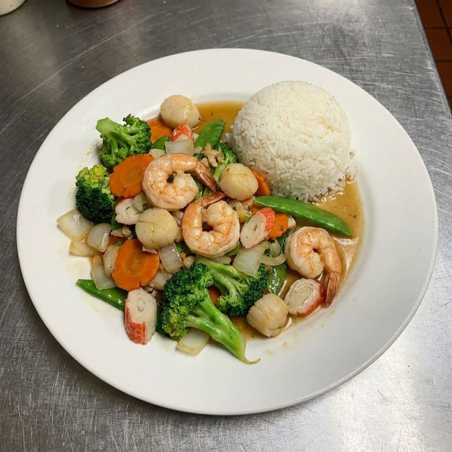 6R. Vietnamese Supreme Seafood & Vegetables / Cơm xào đồ biển
